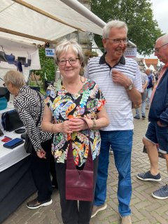 Leren schoudertas 2023 08 25 Kunst in Ootmarsum  Norway 3 rodekool paars.jpg