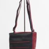 tassenontwerp zwart donkerrood nederlands design tas met ritssluiting en verstelbare schouderband ui