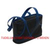 Zwarte leren tas met blauwe strepen - Kristas tassen - Krista van Dijk model Lahti liggend zwart bla