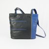 /var/www/html/webshop.kristas.nl/files/images/orig/891-helsinki-square-donkergrijs-blauw-grijs-met-lange-schouderband-lichte-voering-lederen-tas-van-krista