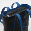 /var/www/html/webshop.kristas.nl/files/images/orig/1241-img8696-lahti-staand-zwart-blauw-lange-schouder-band-tas-leer-exclusief-luxe-cadeaujpg