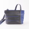crossbody leren tas nederlands ontwerp Krista van Dijk donkergrijs blauw leer met verstelbare schouderband.jpg
