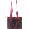 exclusieve tas zwart leer Lahti met felrood leer dutch design Kristas lange en korte schouderband.jpg