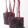 luxe zwart leren tas met rood leer dutch design Krista van Dijk Lahti serie met lange en korte schouderband.jpg