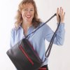 zwart leren tas exclusief met rits en verstelbare schouderband Kristas Vihti.jpg