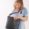 crossbody leren tas zwart leer fashionbag dutch design Kristas Helsinki square.jpg