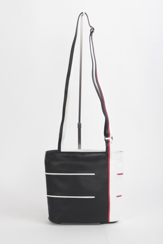 design leren tas zwart wit met felrood streepje de stijl met lange verstelbare schouderband.jpg