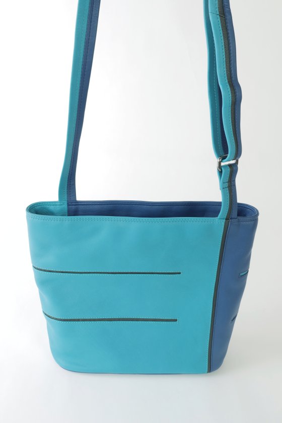 Leren schoudertas crossbody blauw turquoise leer Kristas tassen.jpg