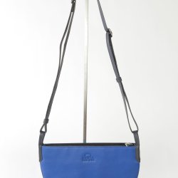 rond leren tasje crossbody met verstelbare schouderband blauw leer Kristas Peru tas.jpg