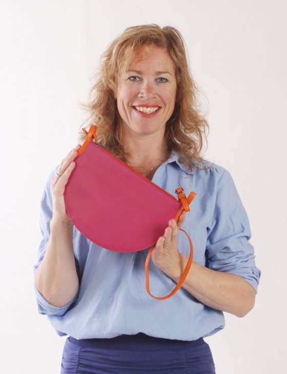 leren tasje kleurrijk leer roze felrood oranje dutch design Krista's tassen.jpg