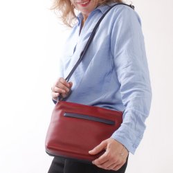 crossbody tas schoudertas rood zwart leer exclusief design Kristas model vihti.jpg