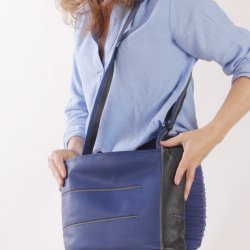 blauw-leren-tas-helsinki-square-kristas-dutch-design.jpg